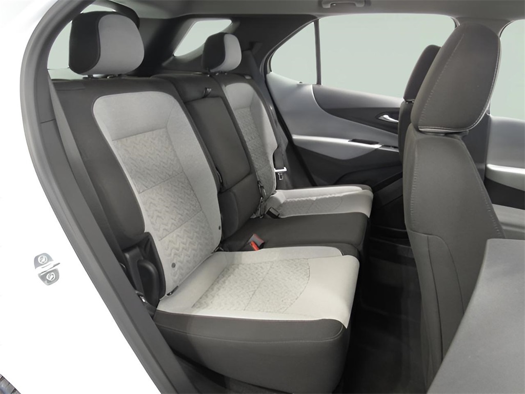 2022 Chevrolet Equinox LS photo 3
