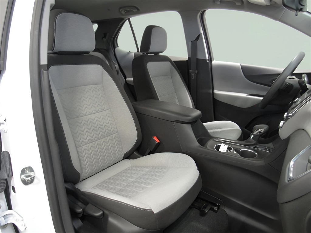 2022 Chevrolet Equinox LS photo 4