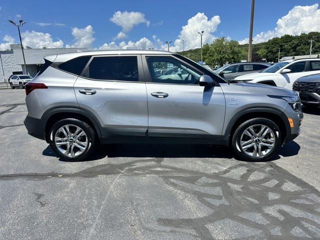2022 Kia Seltos LX photo 4