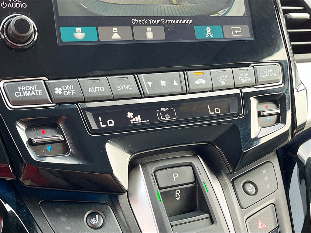 2024 Honda Odyssey Touring photo 16