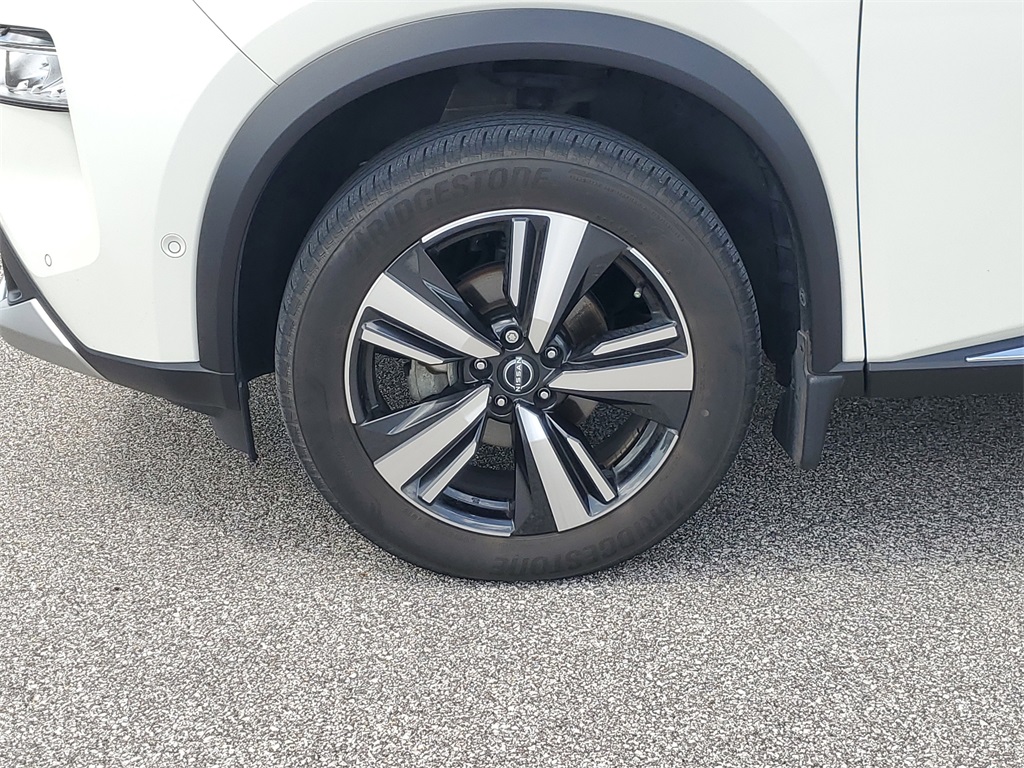 2022 Pearl White Tricoat Nissan Rogue Platinum FWD SUV