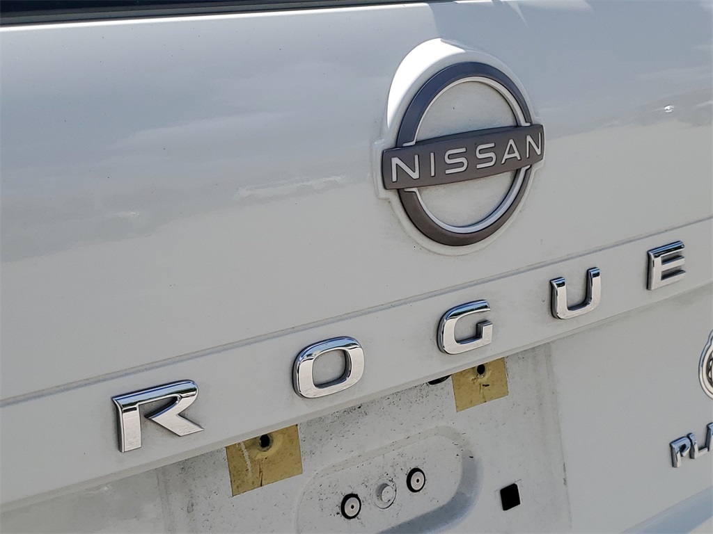 2022 Pearl White Tricoat Nissan Rogue Platinum FWD SUV