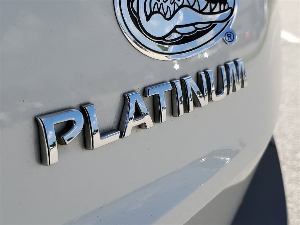 2022 Pearl White Tricoat Nissan Rogue Platinum FWD SUV