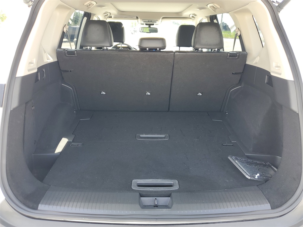 2022 Pearl White Tricoat Nissan Rogue Platinum FWD SUV