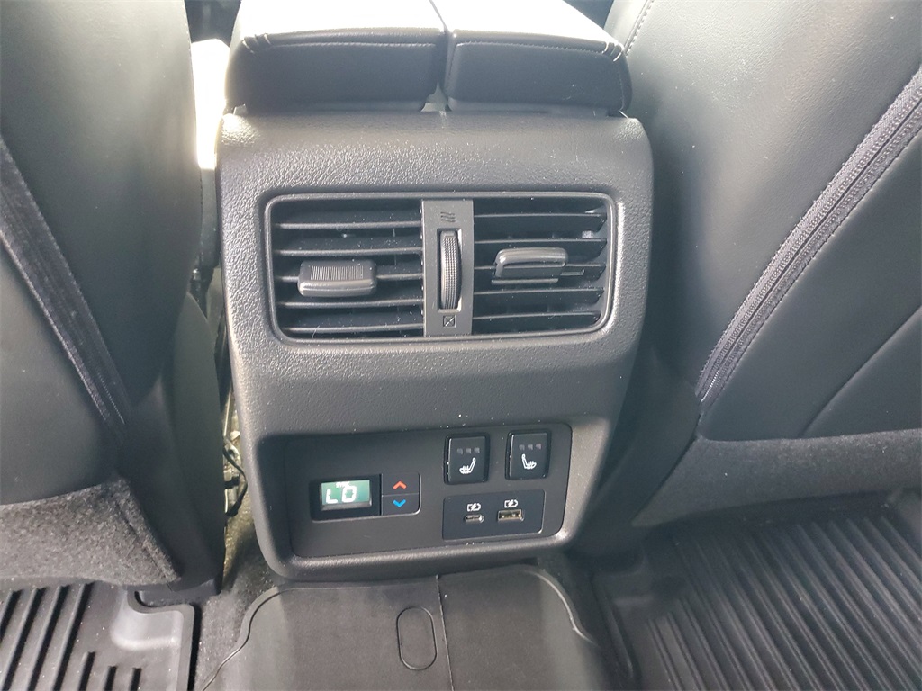 2022 Pearl White Tricoat Nissan Rogue Platinum FWD SUV