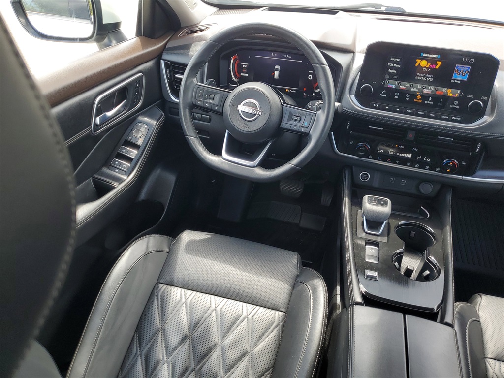 2022 Pearl White Tricoat Nissan Rogue Platinum FWD SUV