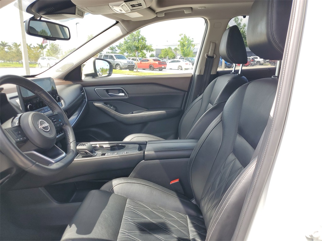 2022 Pearl White Tricoat Nissan Rogue Platinum FWD SUV