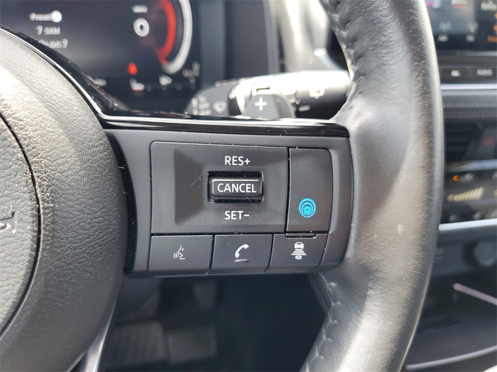 2022 Pearl White Tricoat Nissan Rogue Platinum FWD SUV