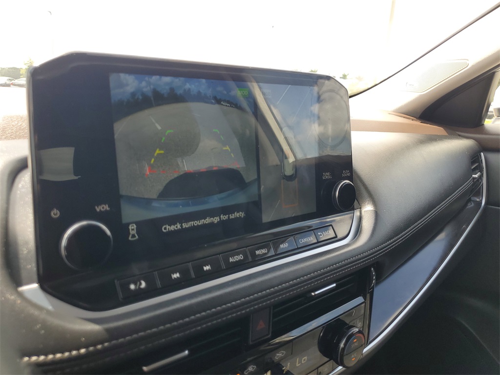 2022 Pearl White Tricoat Nissan Rogue Platinum FWD SUV