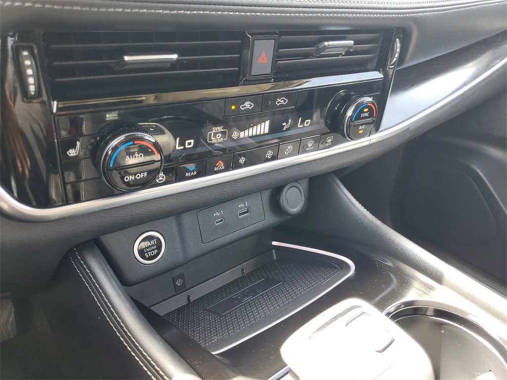 2022 Pearl White Tricoat Nissan Rogue Platinum FWD SUV