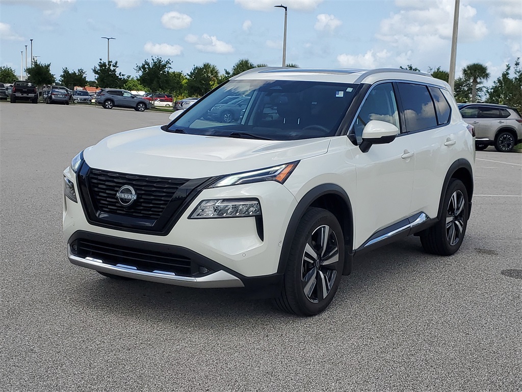 2022 Pearl White Tricoat Nissan Rogue Platinum FWD SUV