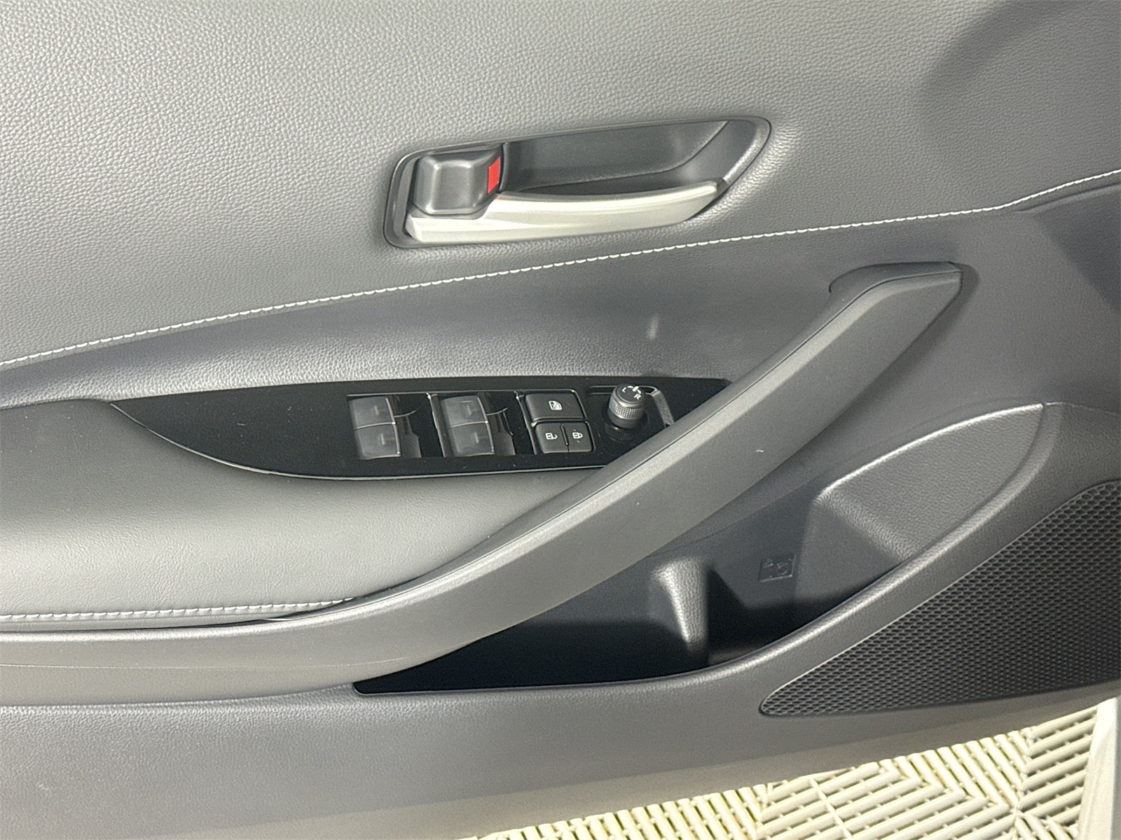 2025 Toyota Corolla SE photo 14