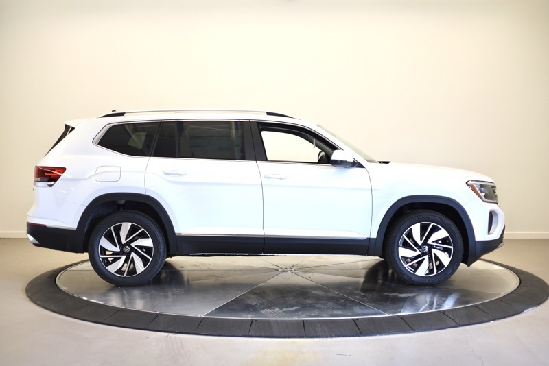 2026 Volkswagen Atlas SEL photo 2