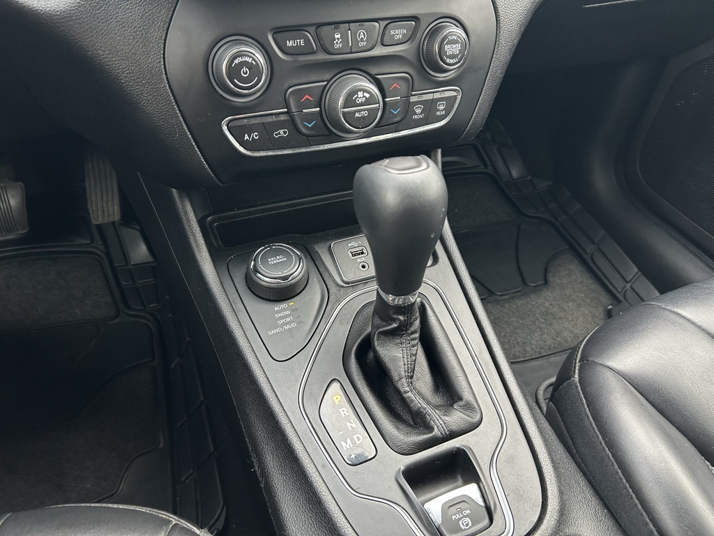 used 2019 Jeep Cherokee car, priced at $13,774