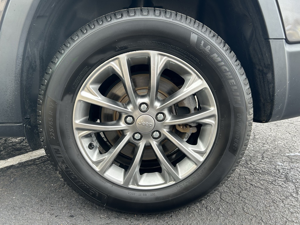 used 2019 Jeep Cherokee car, priced at $13,774