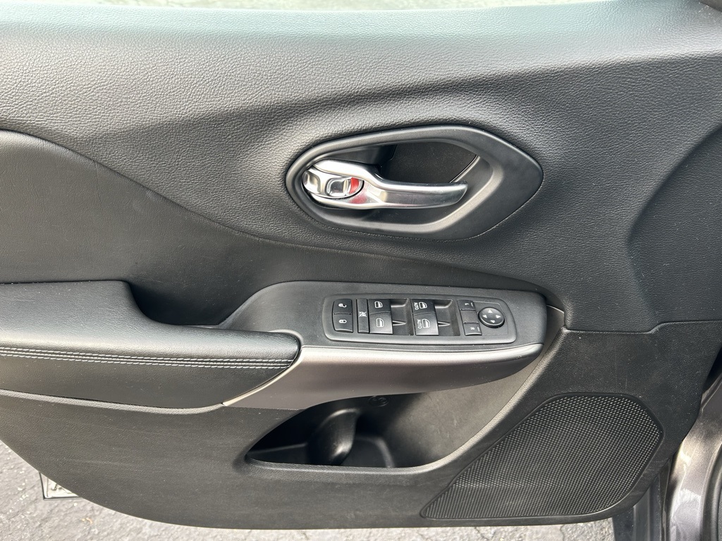 used 2019 Jeep Cherokee car, priced at $13,774