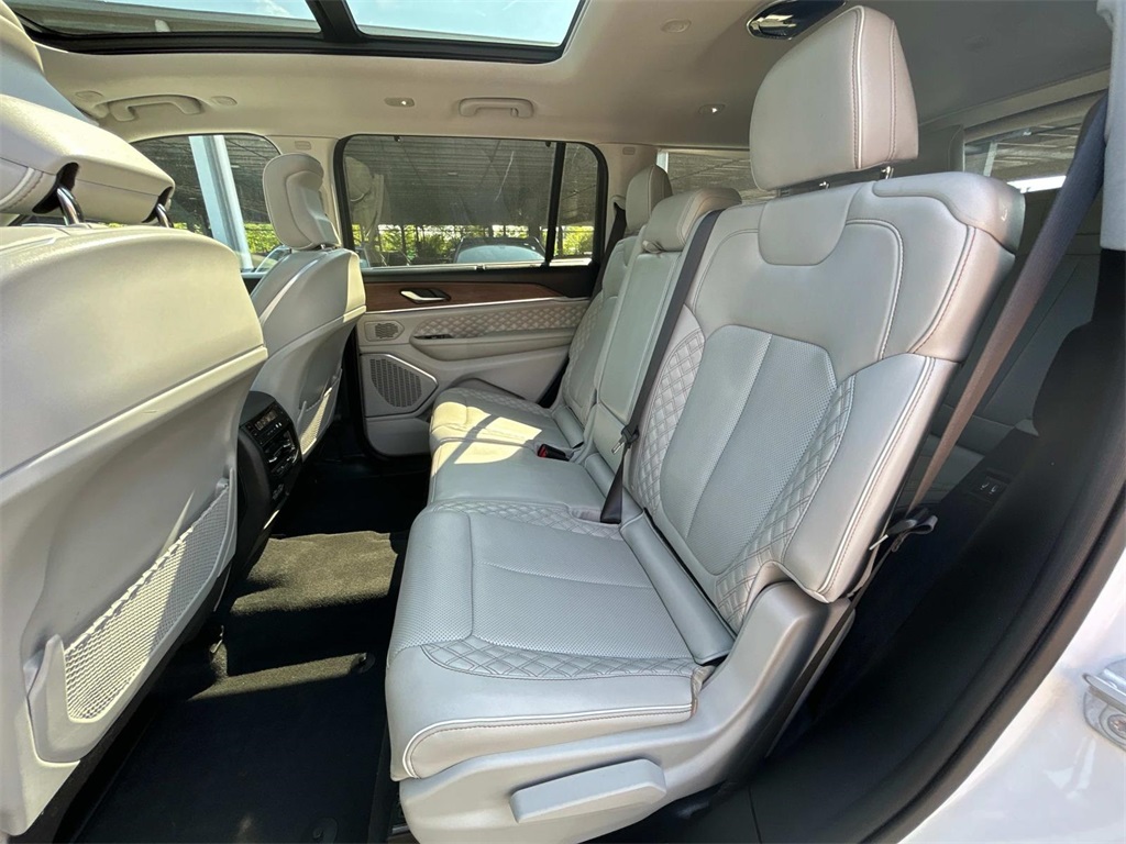 2022 Bright White Clearcoat Jeep Grand Cherokee L Summit 4X4 SUV