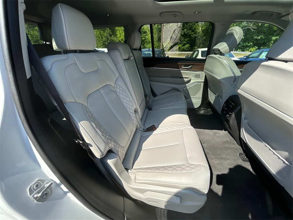 2022 Bright White Clearcoat Jeep Grand Cherokee L Summit 4X4 SUV