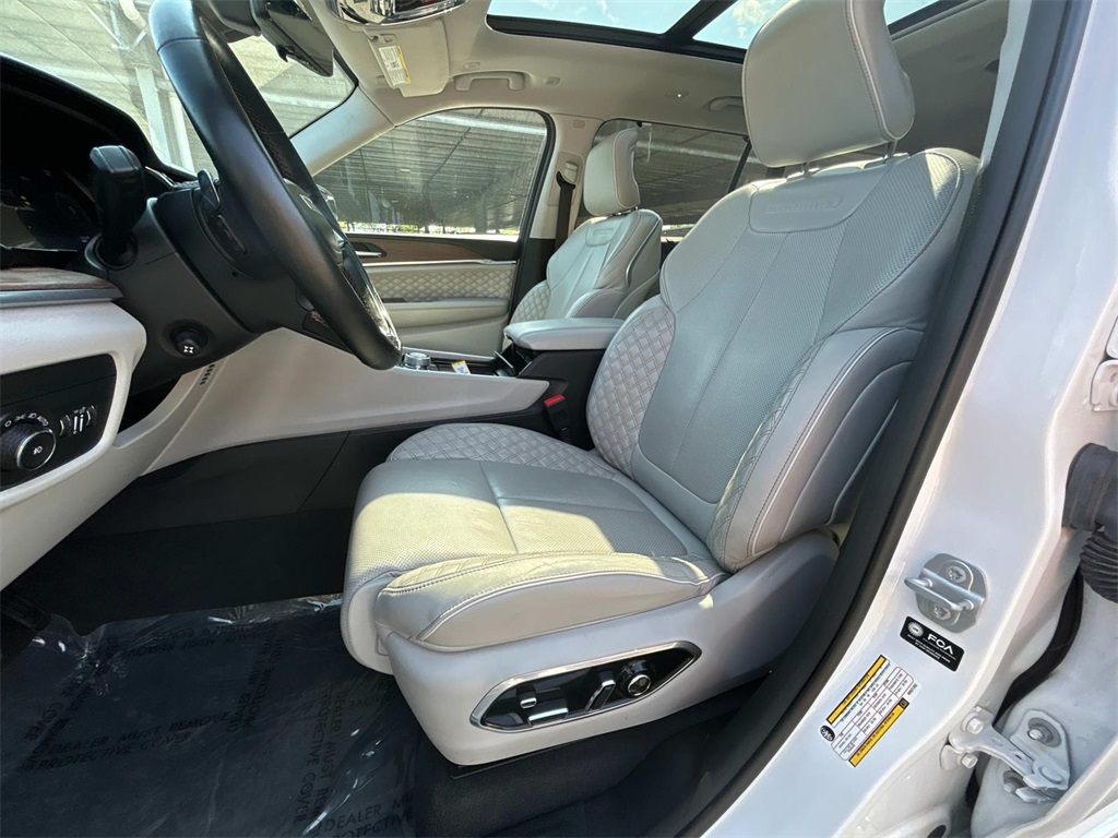 2022 Bright White Clearcoat Jeep Grand Cherokee L Summit 4X4 SUV