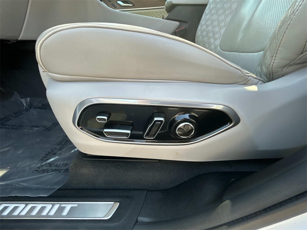 2022 Bright White Clearcoat Jeep Grand Cherokee L Summit 4X4 SUV
