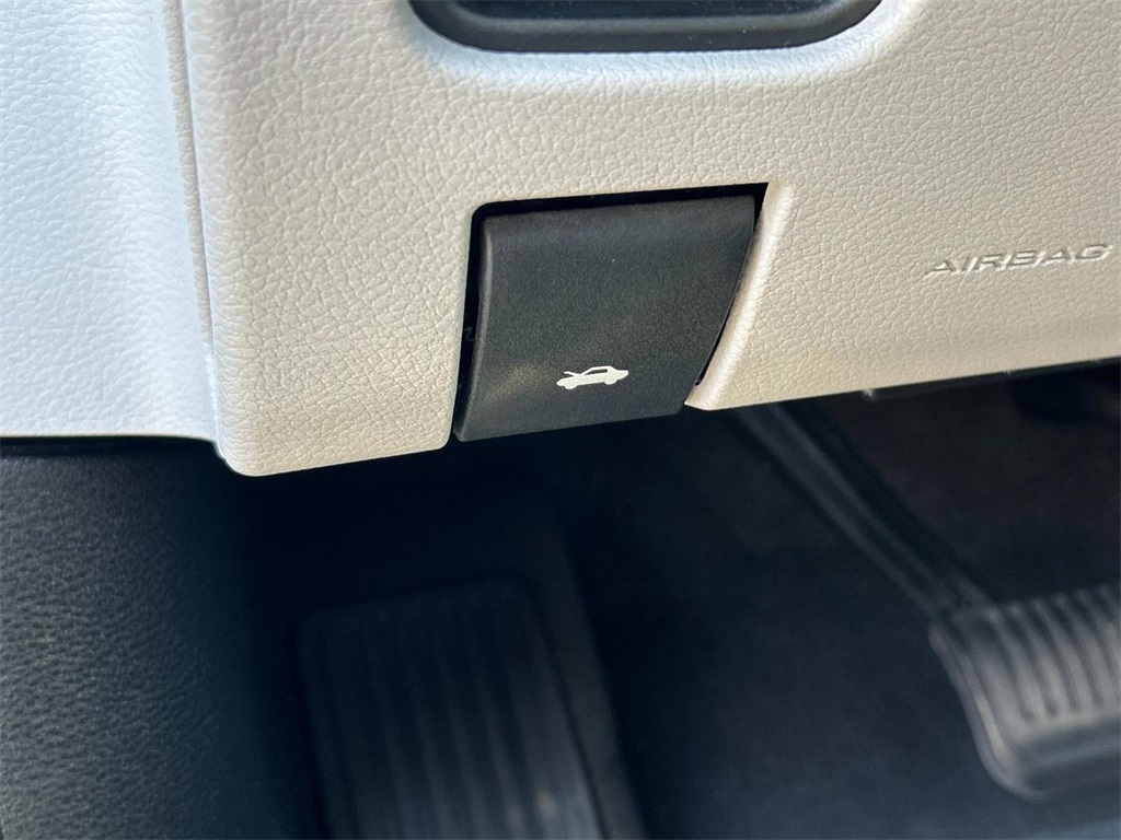 2022 Bright White Clearcoat Jeep Grand Cherokee L Summit 4X4 SUV