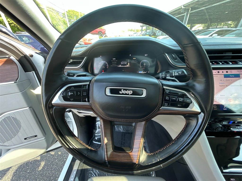 2022 Bright White Clearcoat Jeep Grand Cherokee L Summit 4X4 SUV