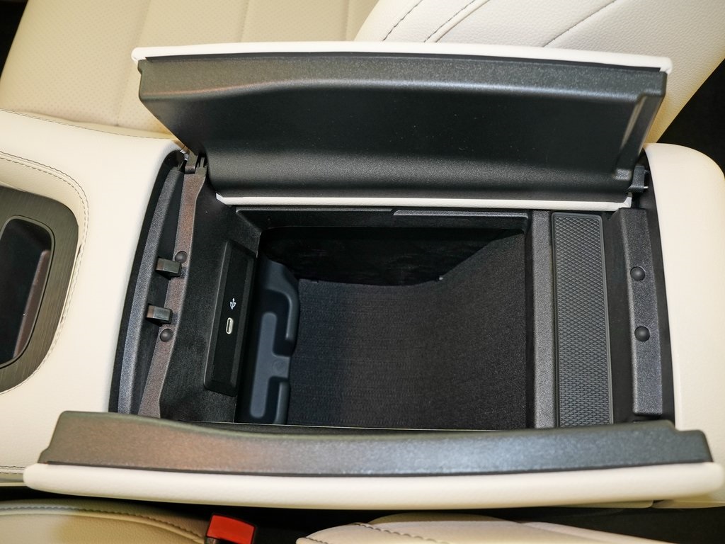 new 2026 Mercedes-Benz GLE car, priced at $76,890