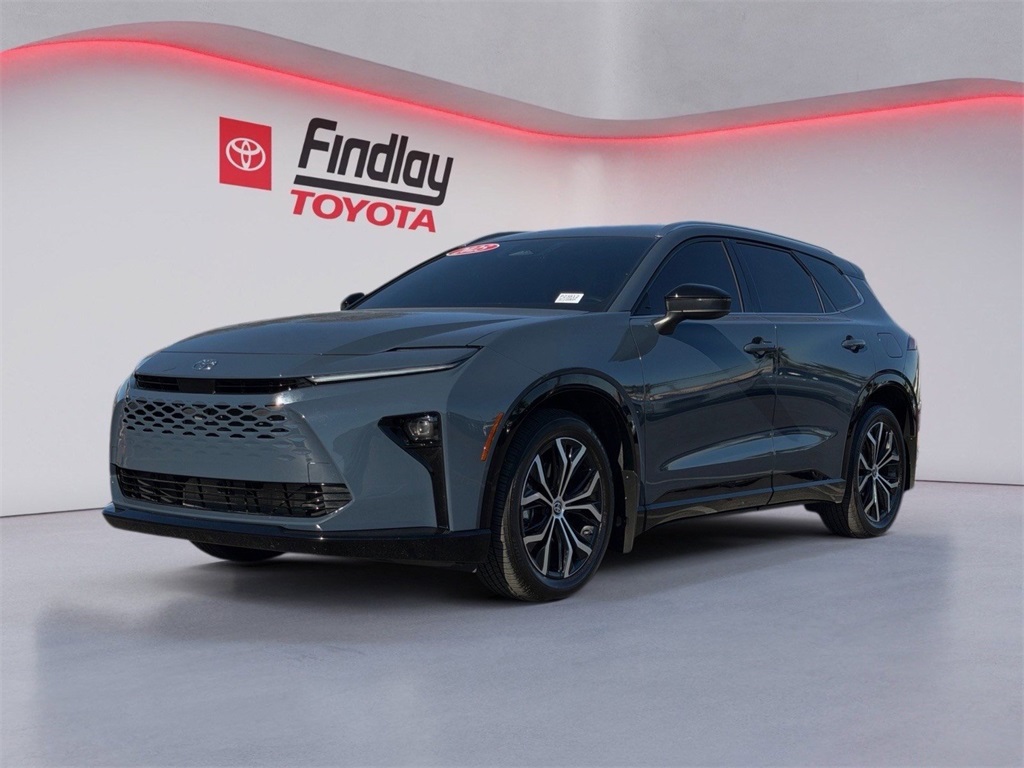 2025 Toyota Crown Signia XLE's photo