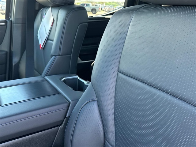 2025 Toyota Tundra Platinum CrewMax photo 19