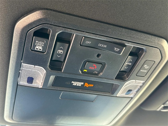 2025 Toyota Tundra Platinum CrewMax photo 24