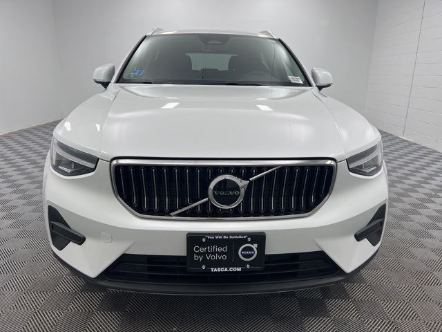 2025 Volvo XC40 Core photo 3