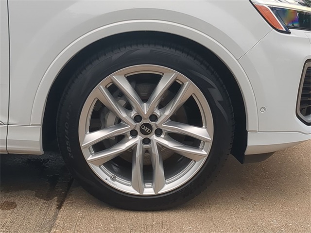 new 2025 Audi Q7 car, priced at $69,296