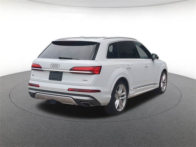 new 2025 Audi Q7 car, priced at $69,296