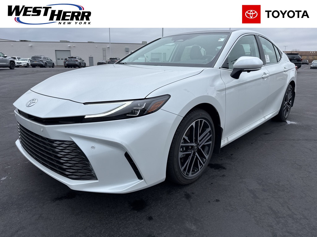 2025 Toyota Camry XLE's photo