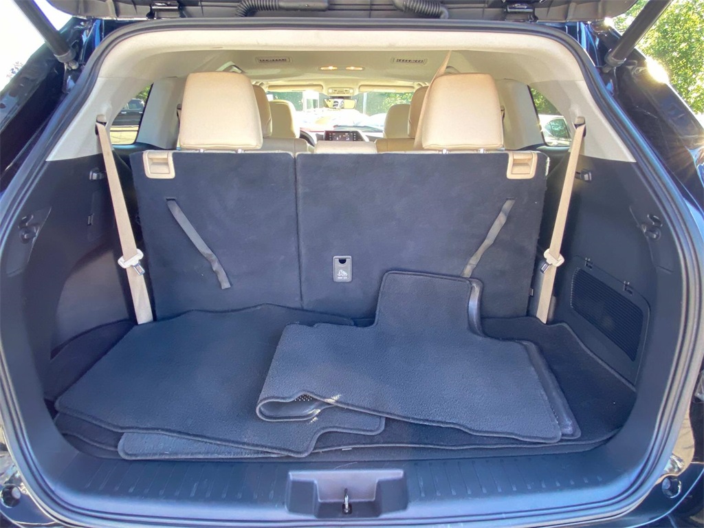 2022 Black Toyota Highlander XLE AWD SUV