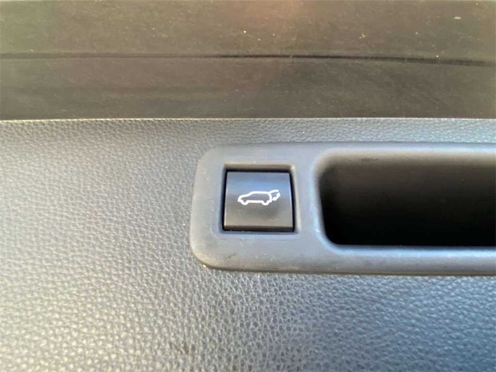 2022 Black Toyota Highlander XLE AWD SUV