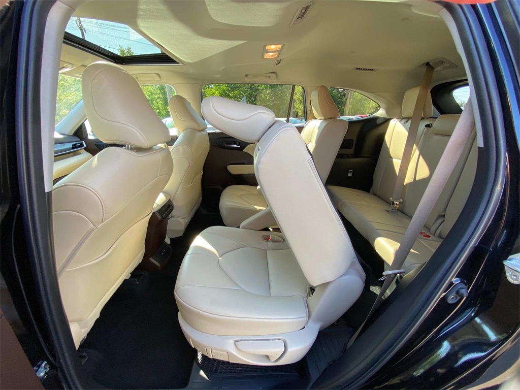 2022 Black Toyota Highlander XLE AWD SUV