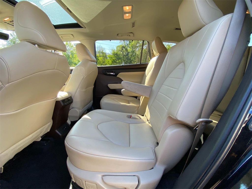 2022 Black Toyota Highlander XLE AWD SUV