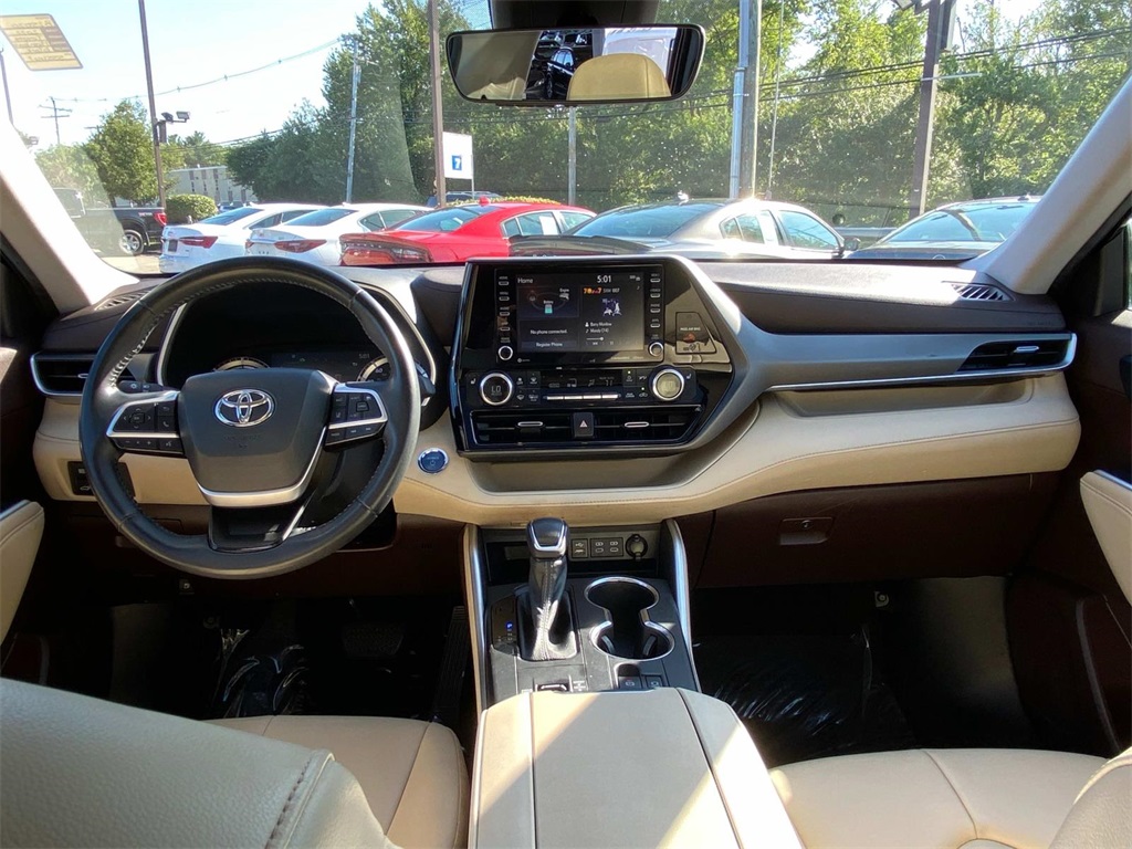 2022 Black Toyota Highlander XLE AWD SUV