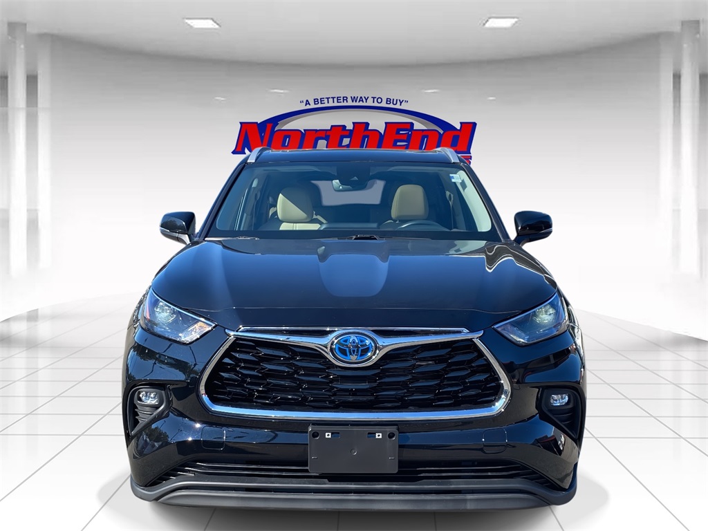2022 Black Toyota Highlander XLE AWD SUV