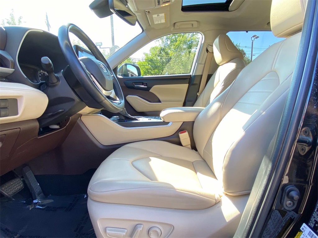 2022 Black Toyota Highlander XLE AWD SUV