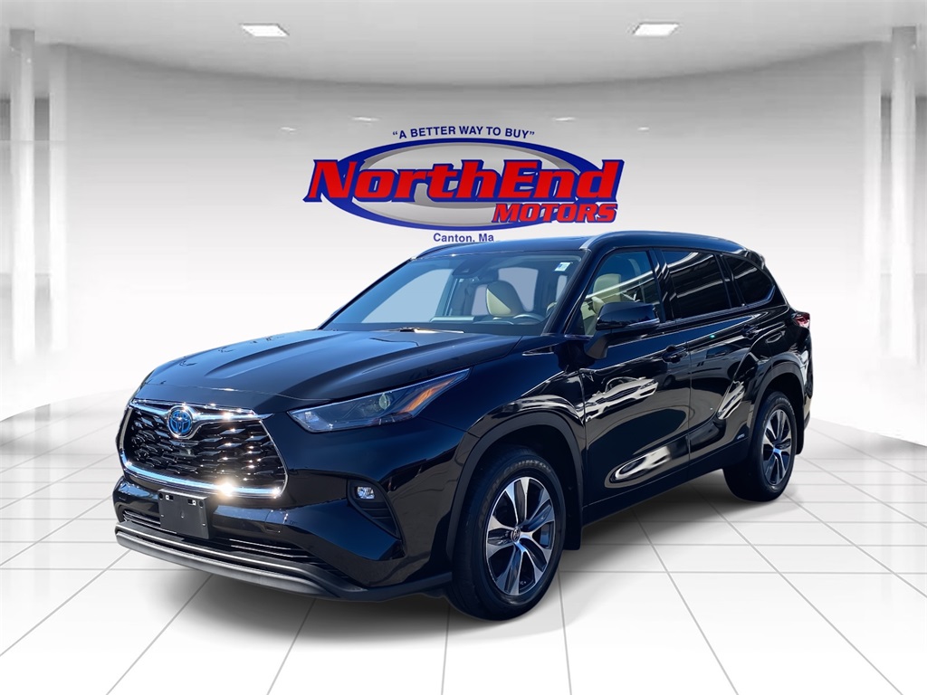 2022 Black Toyota Highlander XLE AWD SUV