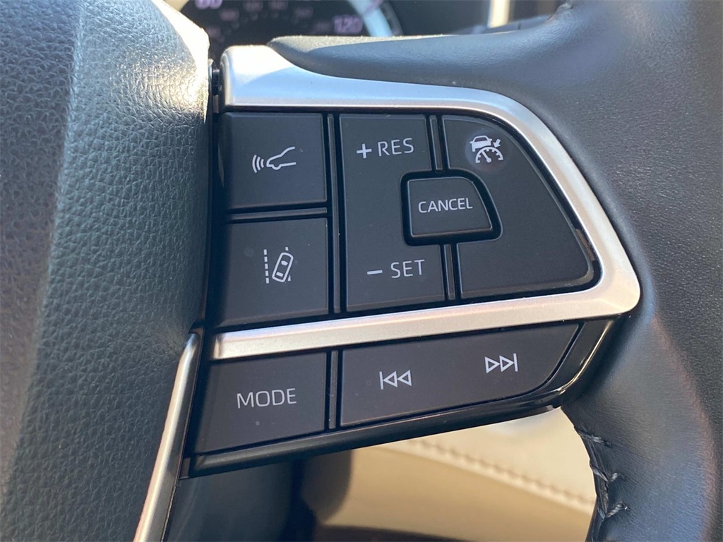 2022 Black Toyota Highlander XLE AWD SUV