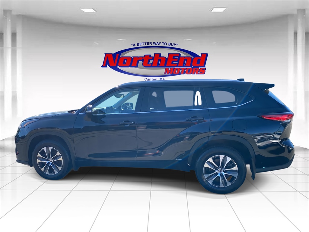 2022 Black Toyota Highlander XLE AWD SUV