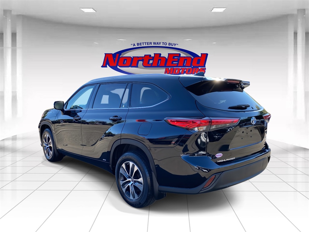 2022 Black Toyota Highlander XLE AWD SUV