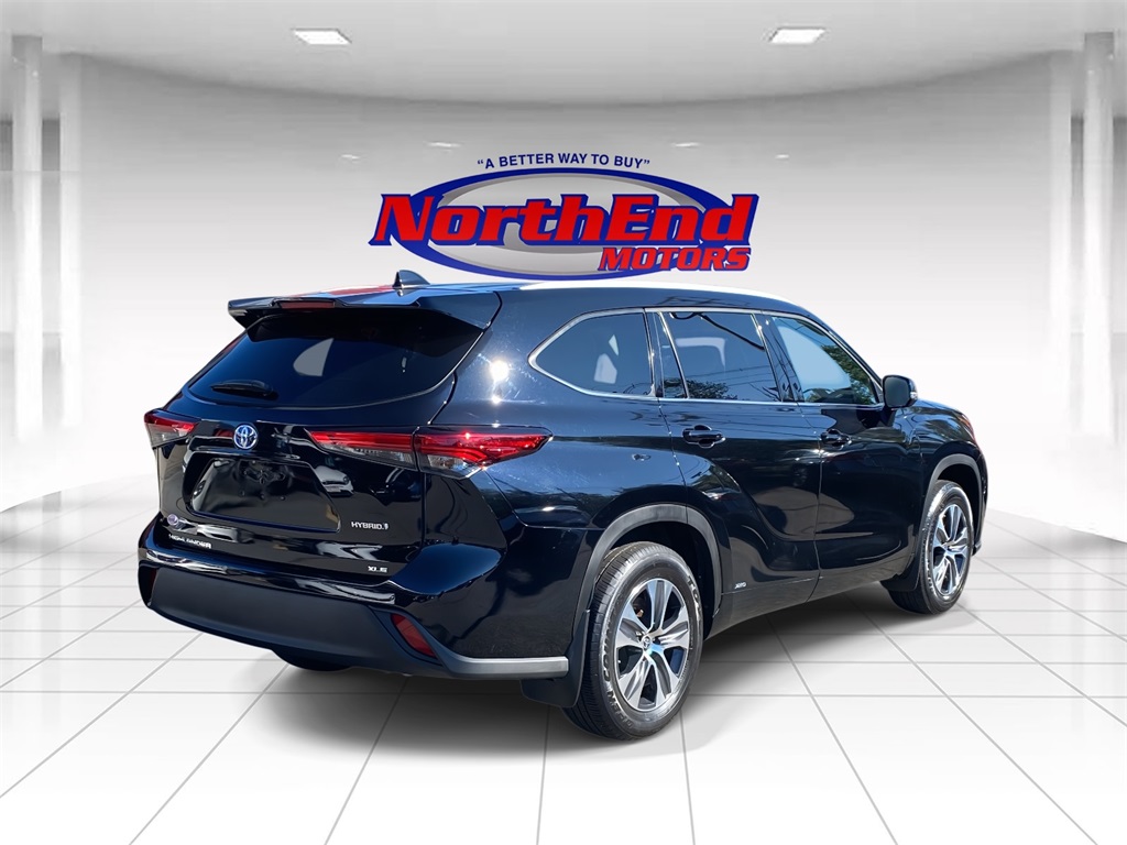 2022 Black Toyota Highlander XLE AWD SUV