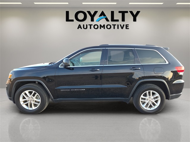 2017 Jeep Grand Cherokee Laredo photo 2
