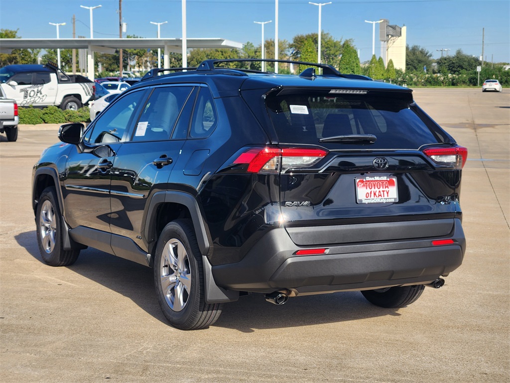 2025 Toyota RAV4 Hybrid XLE photo 2