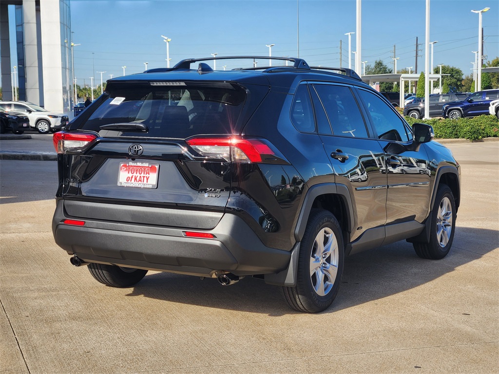 2025 Toyota RAV4 Hybrid XLE photo 3