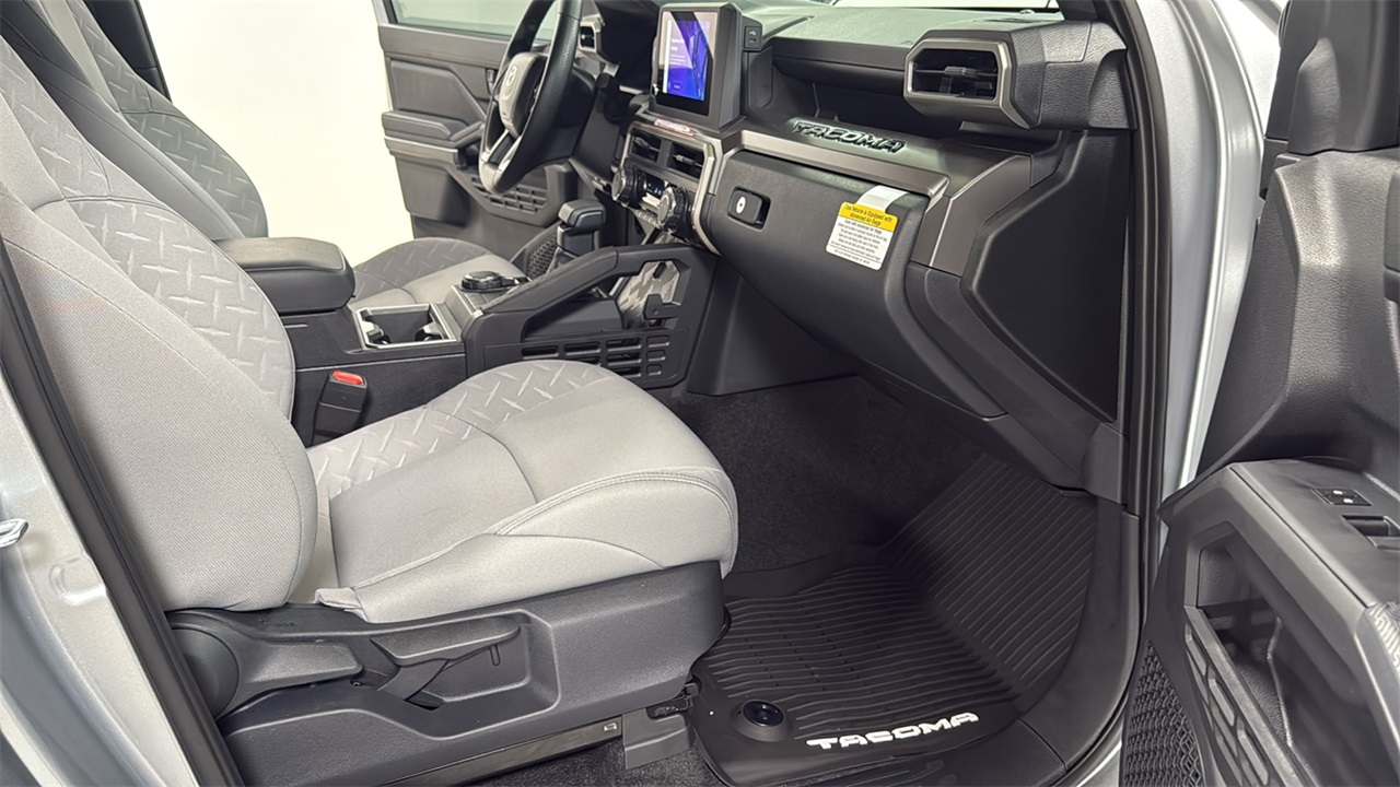 2025 Toyota Tacoma SR5 Double Cab photo 17
